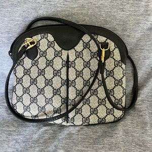 Authentic Gucci handbag. Great condition !!